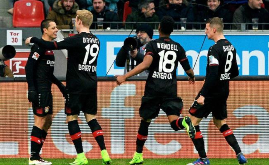 'Chicharito' marca doblete en su regreso con el Leverkusen