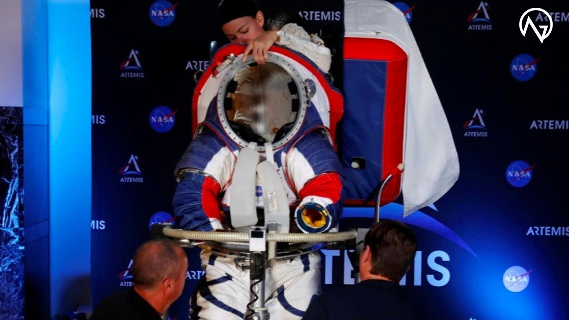 Presentan los nuevos trajes espaciales para volver a la Luna