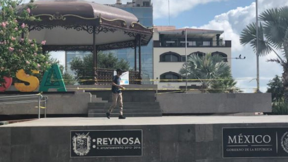 Refuerzan acordonamiento en plazas públicas
