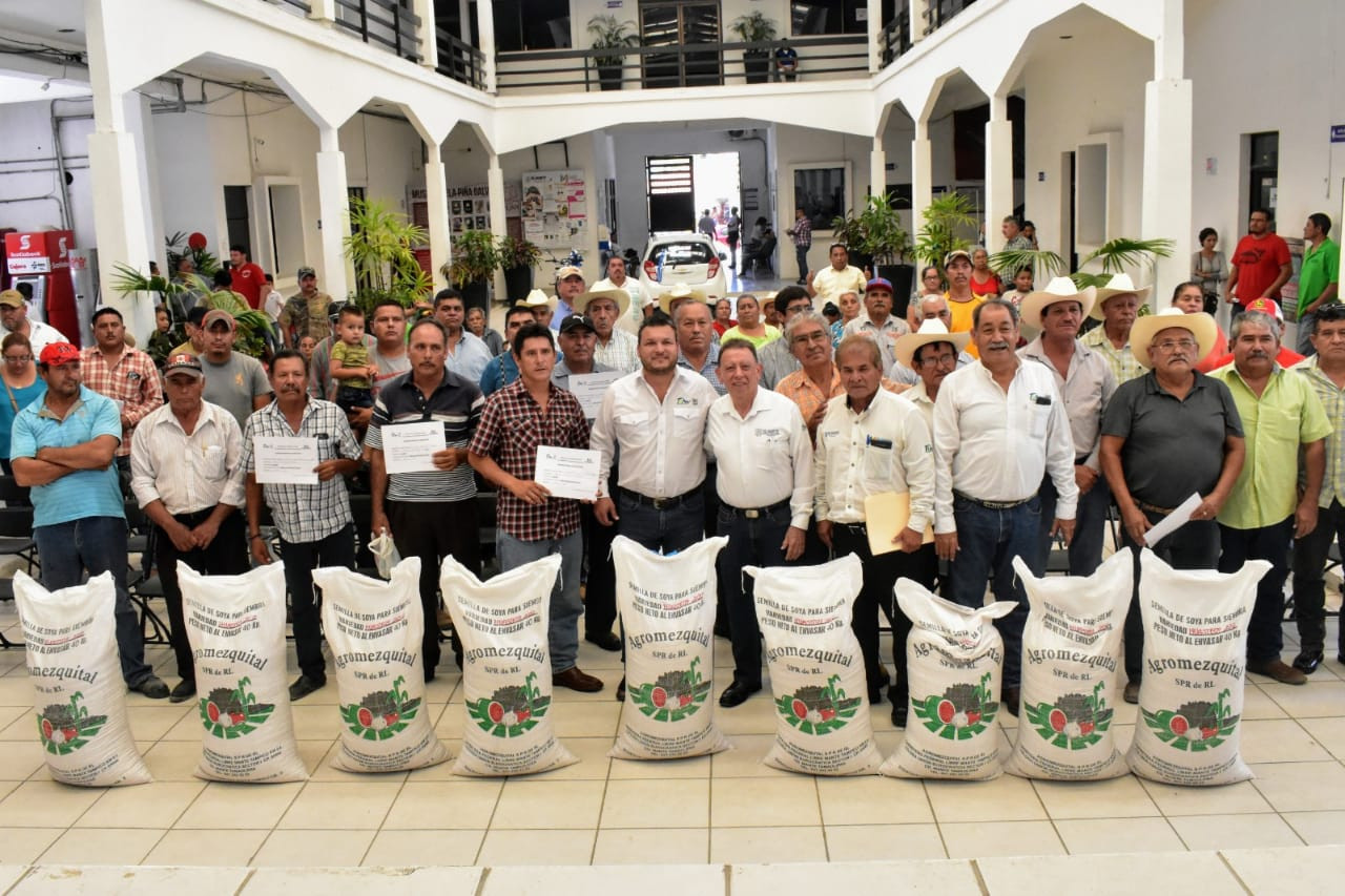 Productores de El Mante son beneficiados con la entrega de semilla de soya