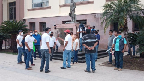 Trabajadores de Salud se manifiestan por incumplimiento de bono anual 