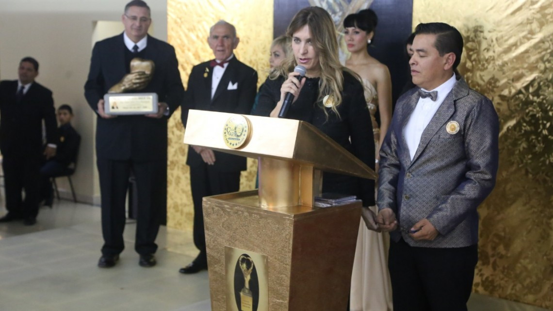 Alcaldesa de Reynosa recibe Premio Altruista Siglo XXI