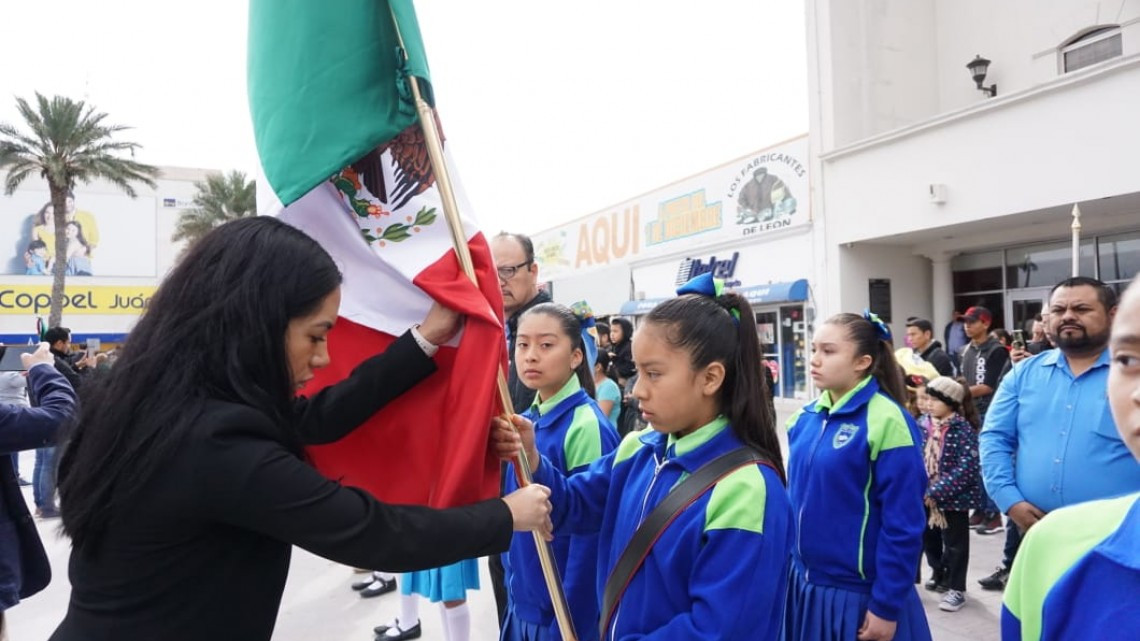 Preside Alcaldesa Maki Ortiz ceremonia del "Día de la Bandera"