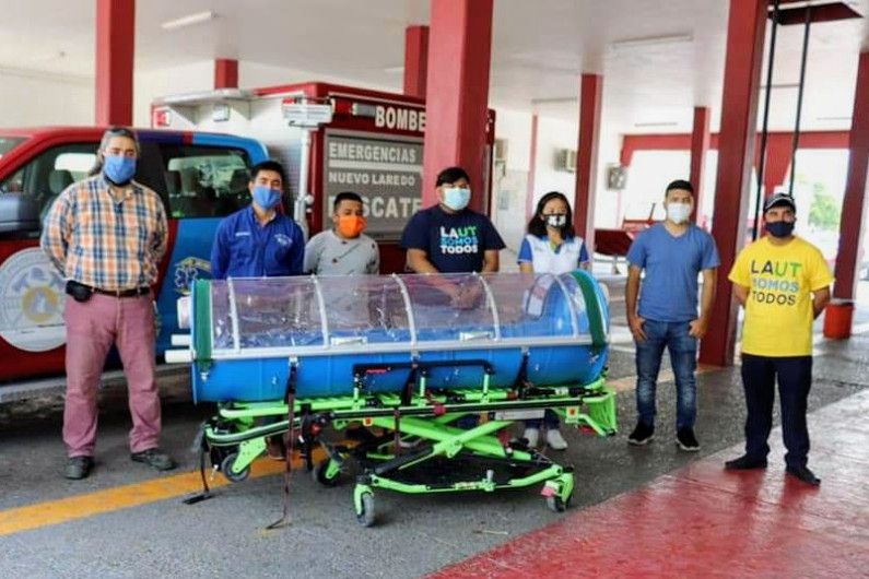 Donan a PCyB cápsula para trasladar enfermos COVID-19