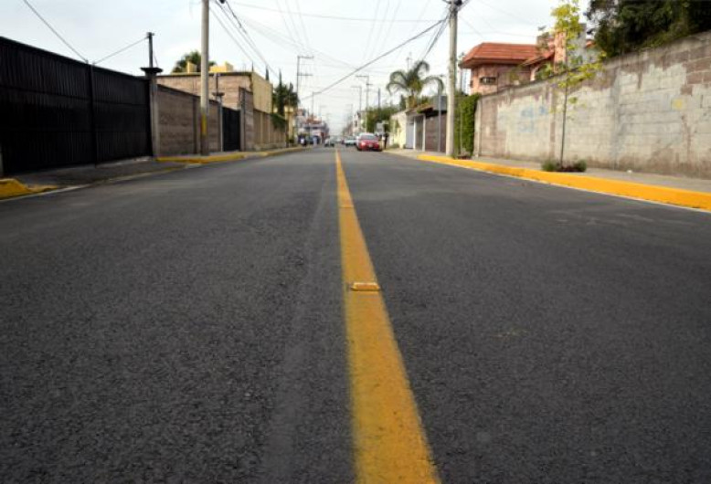 Inauguró Maki Ortiz tres calles pavimentadas más