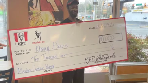 Recibe 10 mil dólares por no llegar tarde al trabajo