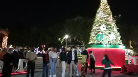 Encienden tradicional Pino Navideño en Matamoros
