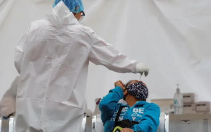 Ómicron domina el 90% de los casos de COVID-19 en el mundo: OMS 