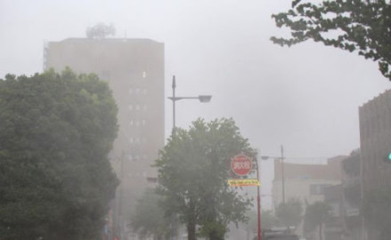 Golpea a Japón el mayor tifón en los últimos 25 años