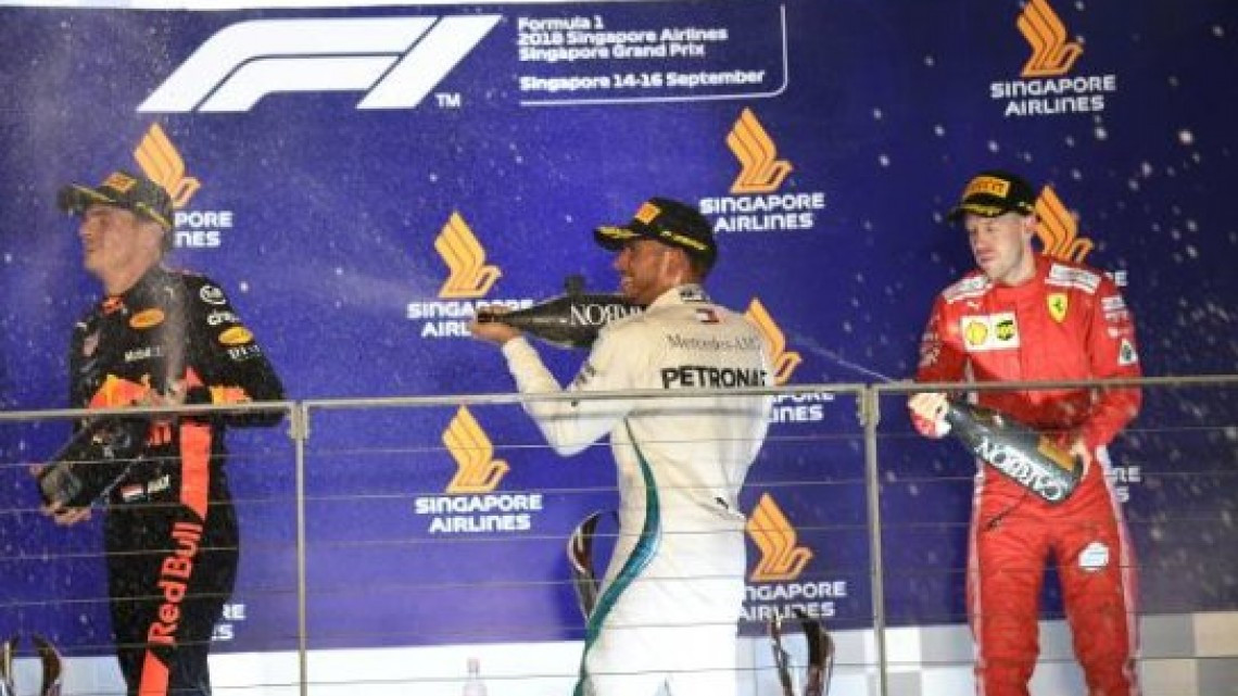 Lewis Hamilton conquista el GP de Singapur, Checo Pérez termina en la posición dieciséis 