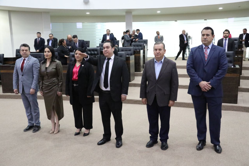 Toman protesta a Titular de la Coordinación del Centro de Estudios de las Finanzas Públicas del Congreso