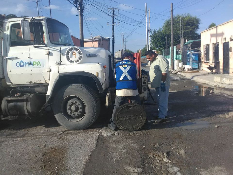 Comapa trabaja con equipo vactor