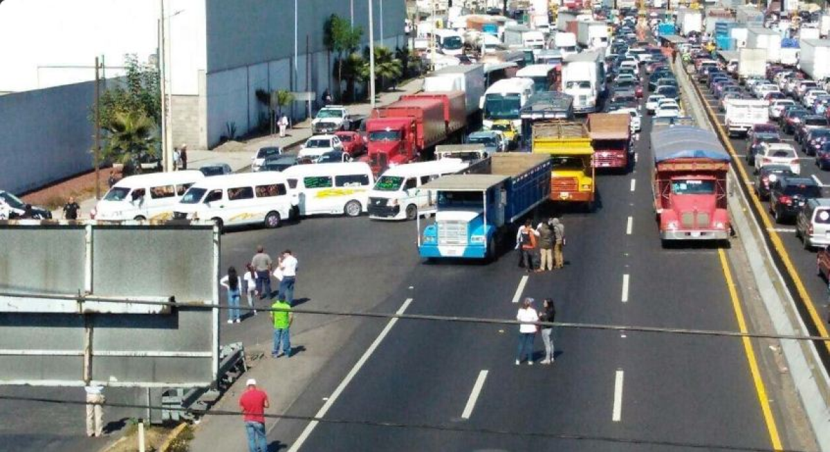 Restablecen circulación en la autopista México-Querétaro tras bloqueos