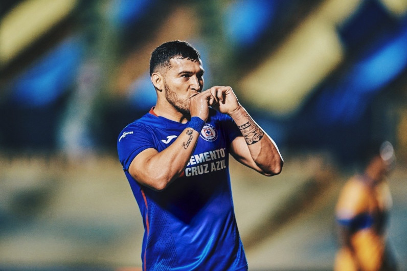 Cruz Azul golea a Tigres en la ida