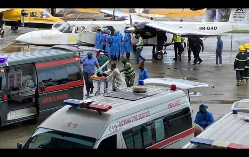 Al menos 20 estudiantes mueren en incendio en Guyana