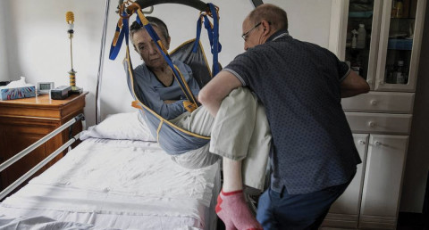 Detienen a hombre que ayudó a su esposa a suicidarse 