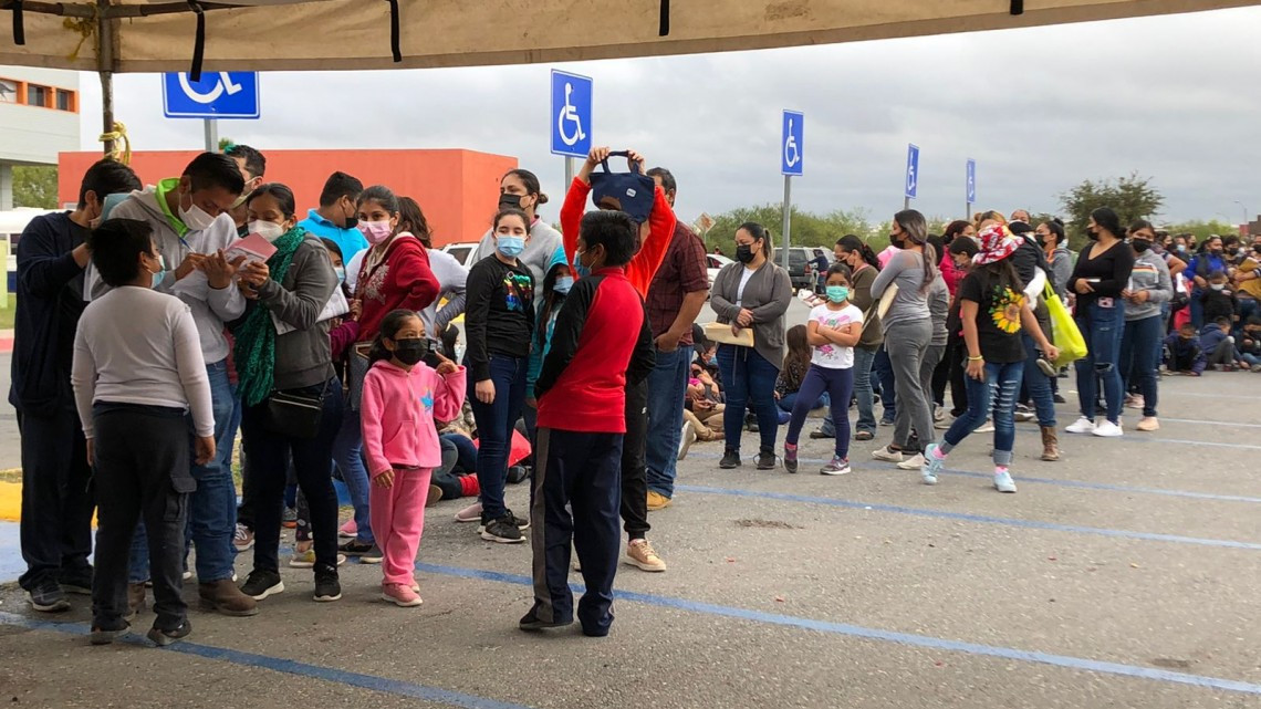 Gobierno de Nuevo Laredo vacuna a menores de 5 a 17 años en Laredo, Texas