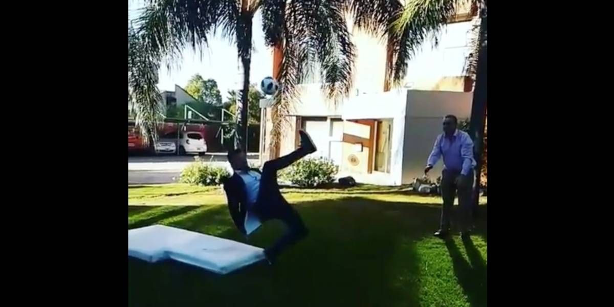 Quiso imitar la chilena de CR7 y no sale bien