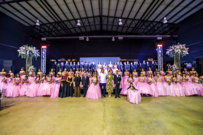 Festejó Alcalde de Reynosa a 82 jóvenes y señoritas en "Mis Quince"
