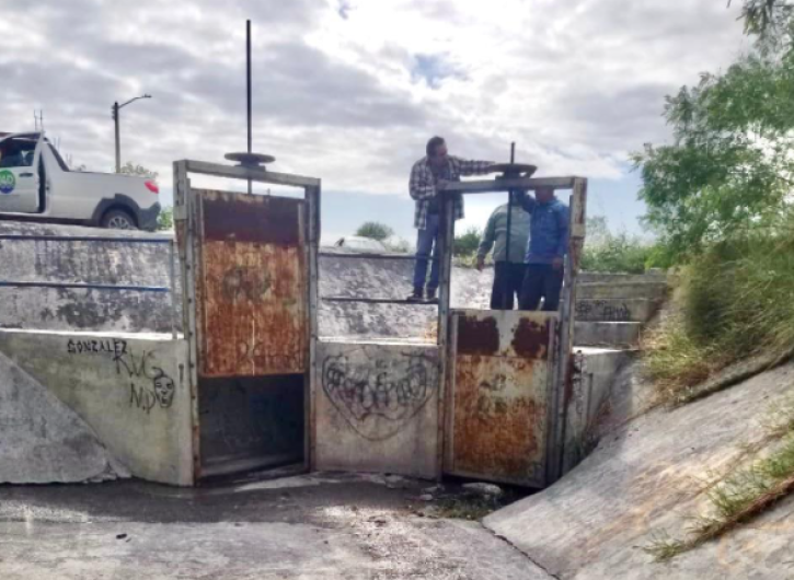 La JAD acelera labores en las compuertas del drenaje pluvial, para no ser sorprendido por las lluvias