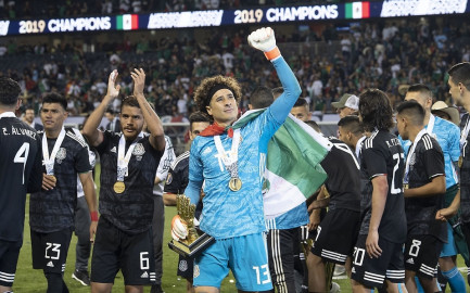Ochoa anuncia su retiro de la selección