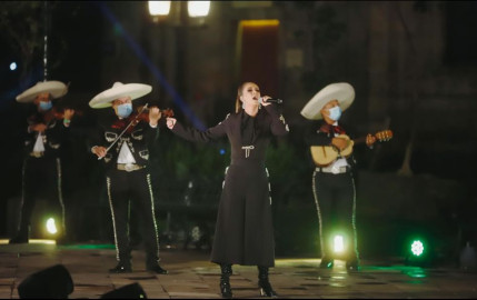 Edith Márquez celebra la Independencia con mariachi en Guadalajara