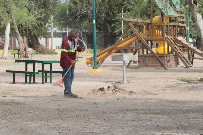Limpian parques de Nuevo Laredo tras domingo de Pascua 