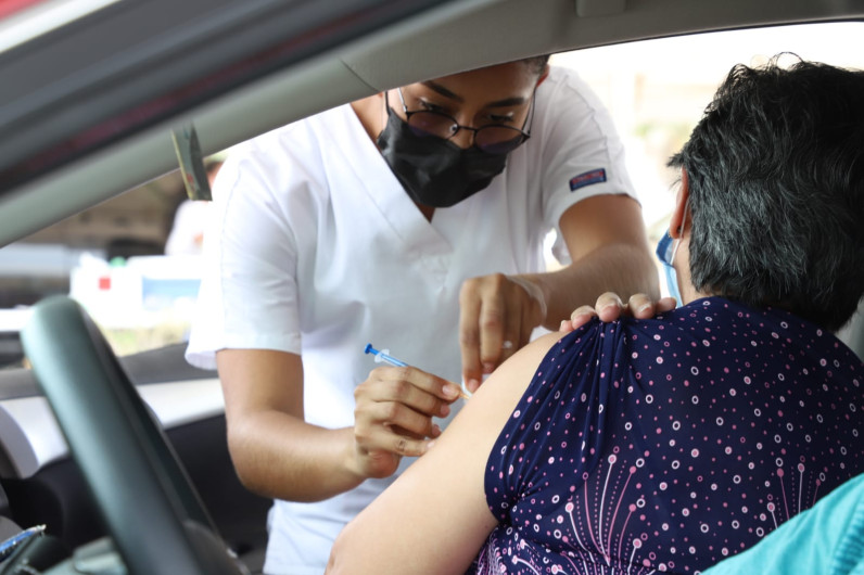 Desarrollan vacunación anti COVID-19 en orden 