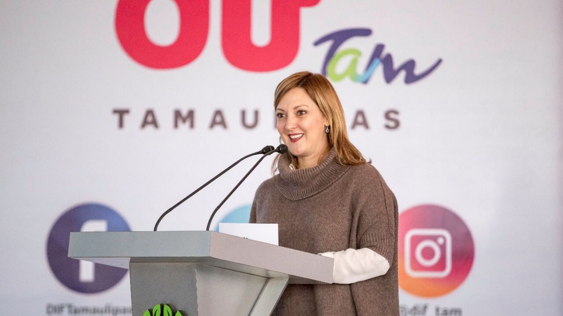 Entrega DIF techumbre y bancas en albergue escolar