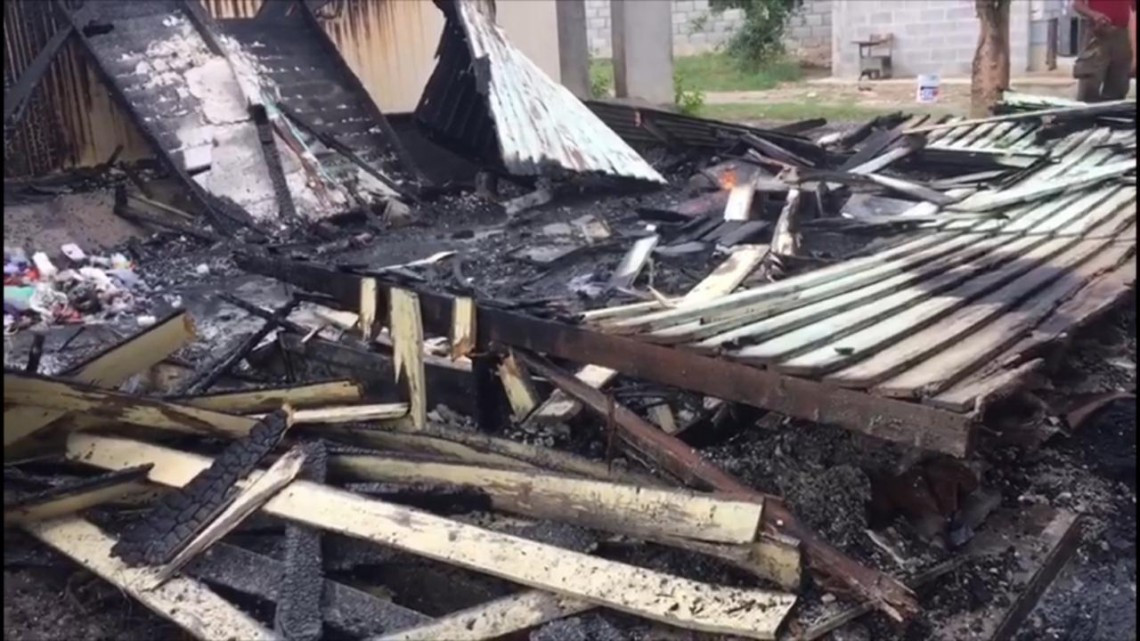 Evacuan a alumnos por incendio en Primaria