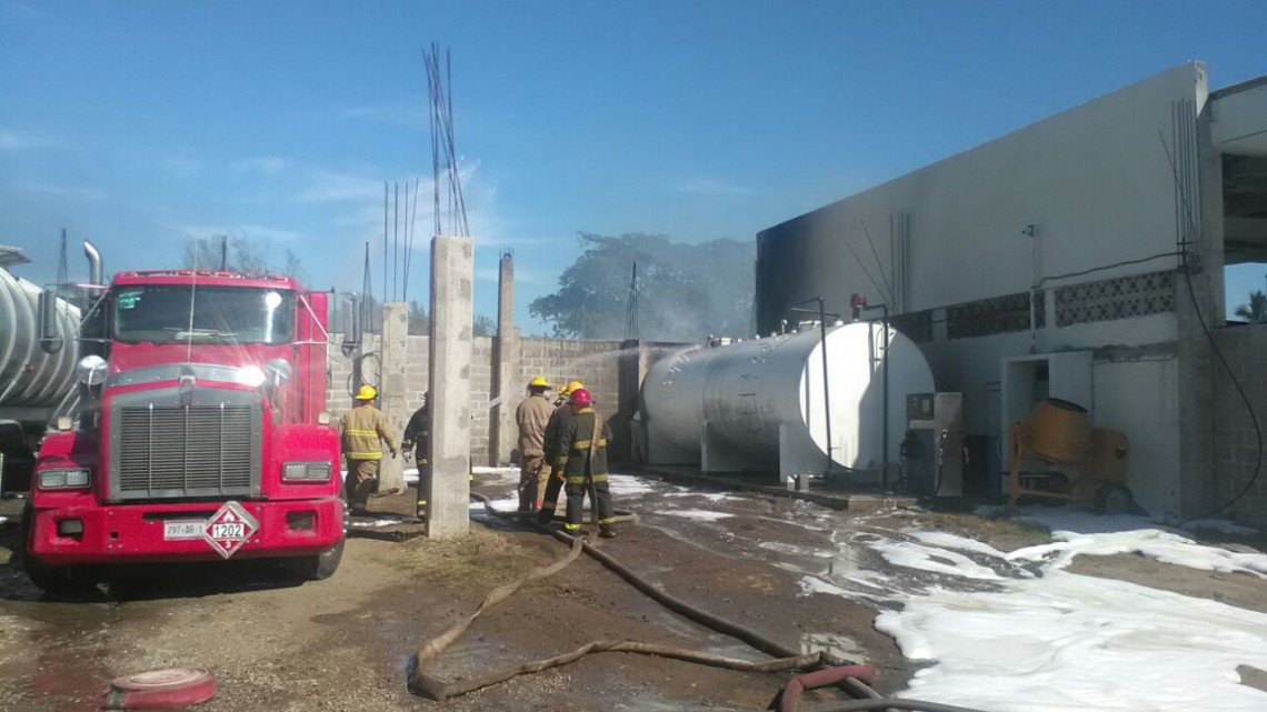 Fuego consume 4 pipas con excedente de diesel