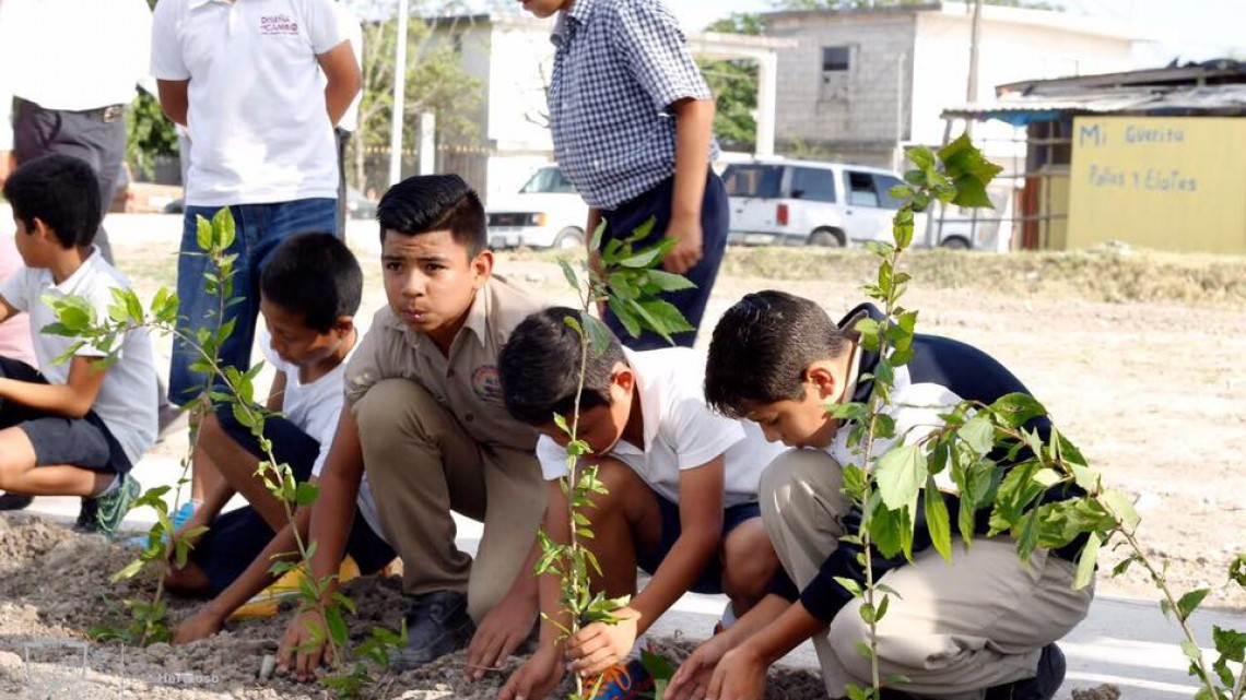 Inicia reforestación de áreas verdes en Valle Hermoso 