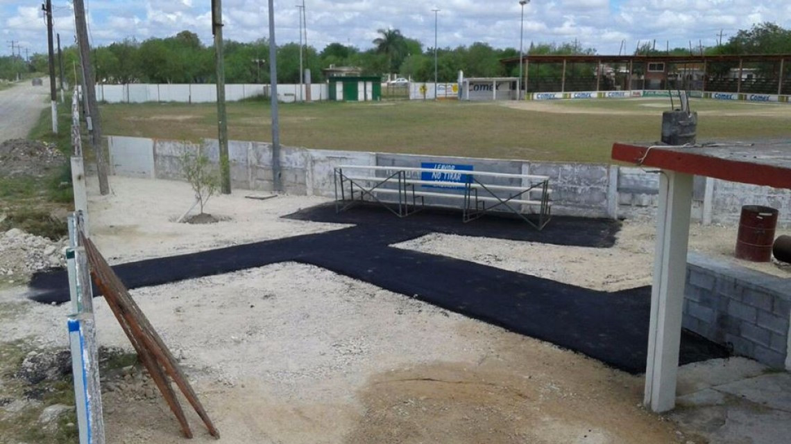 Realizan trabajos de mantenimiento en parque de softbol