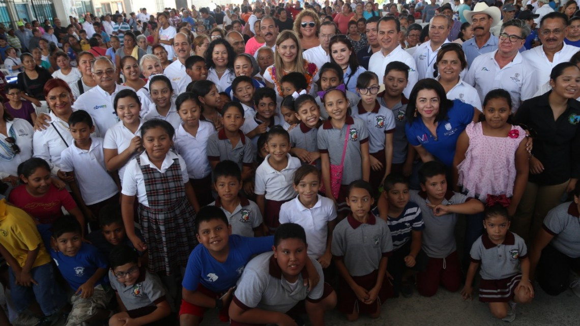 Ayuntamiento lleva apoyo a Hacienda Las Bugambilias