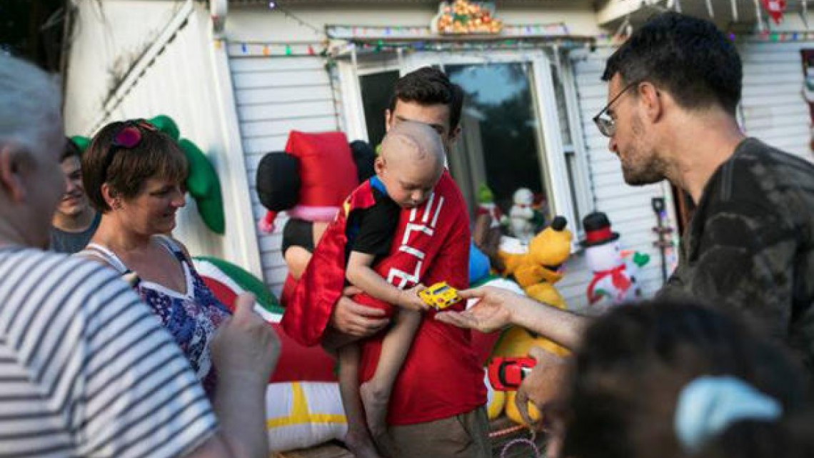 La navidad de ensueño de Brody, un pequeño con cáncer terminal