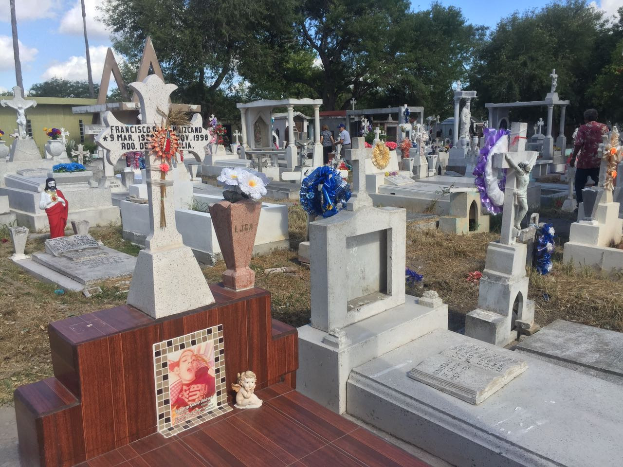Matamorenses visitan panteones por día de las madres 