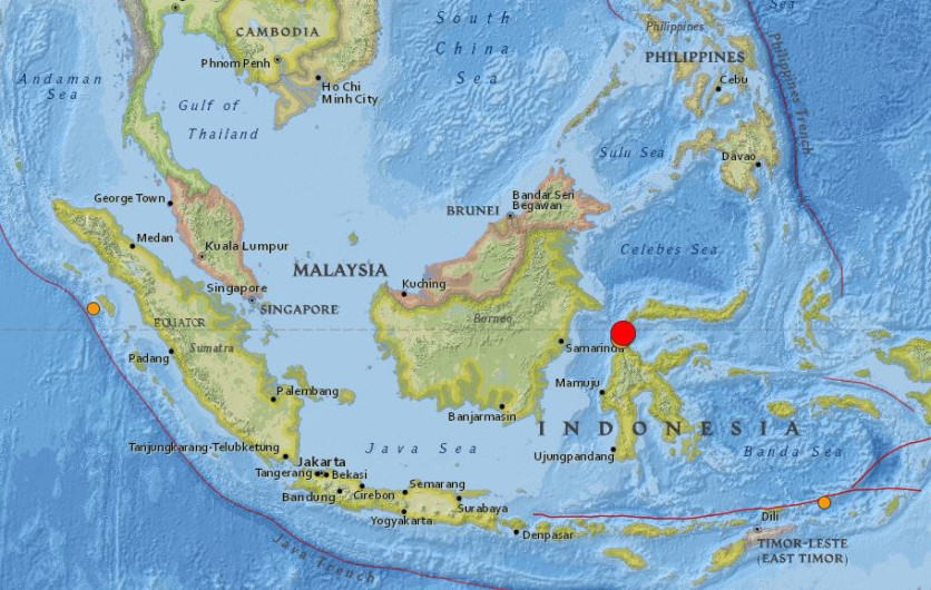 Tsunami golpea a Indonesia tras terremoto