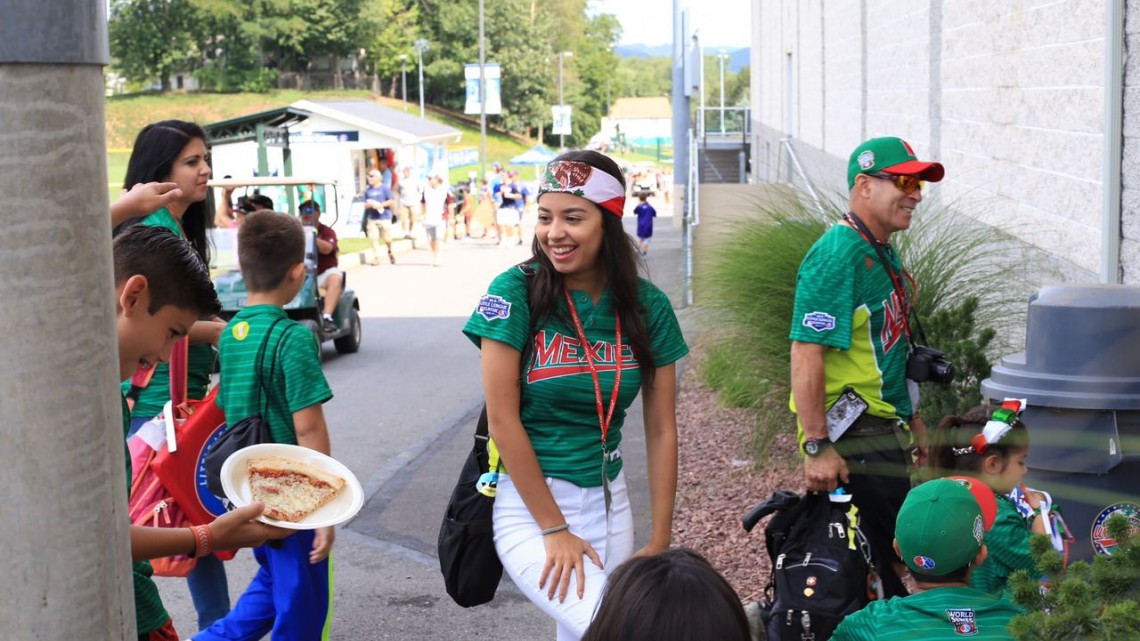 Confían familias en el triunfo de México