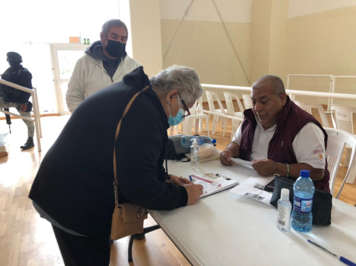 Brindan seguridad en pago de 65 y más 