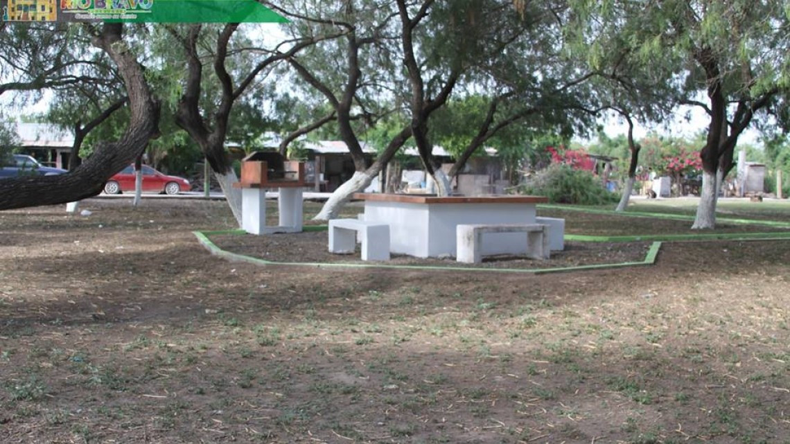 Dan mantenimiento a parque en colonia Hijos de Ejidatarios