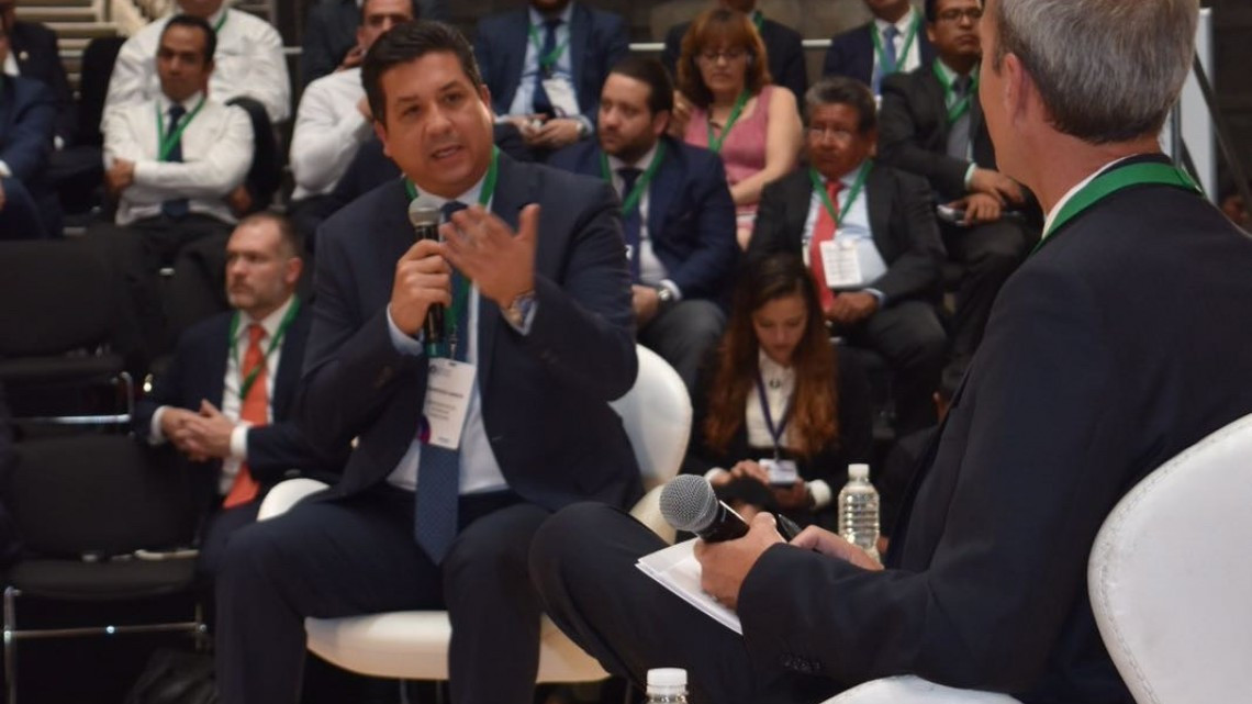 Cabeza de Vaca asiste a Convención Nacional Petrolera 