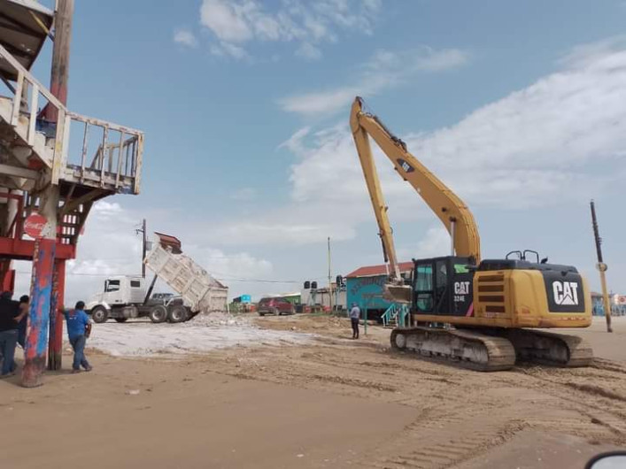 Limpian y reparan Playa Bagdad para recibir a turistas