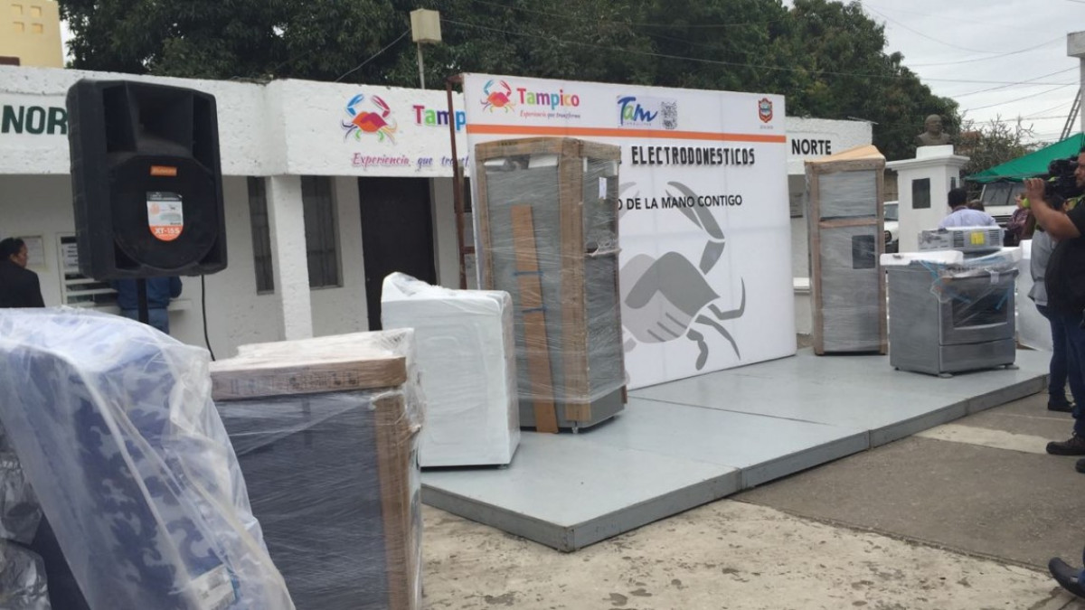 Municipio entrega diversos apoyos a damnificados por inundaciones