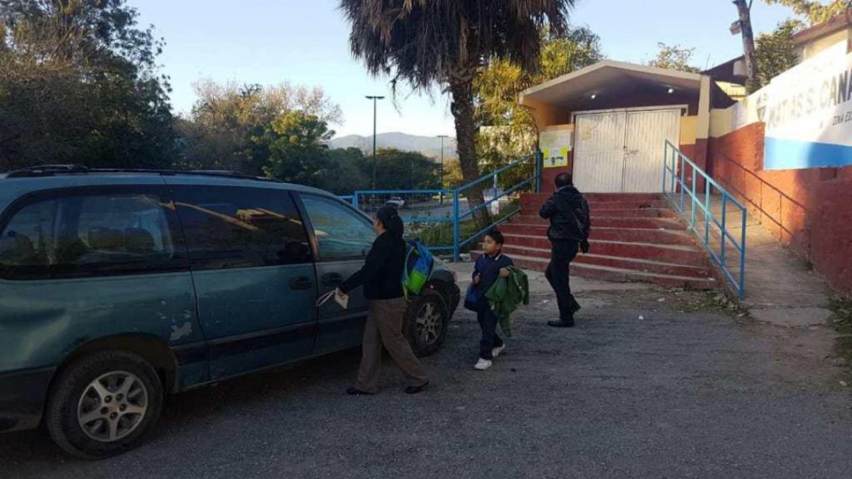 Escuelas cancelan clases por desabasto de agua 