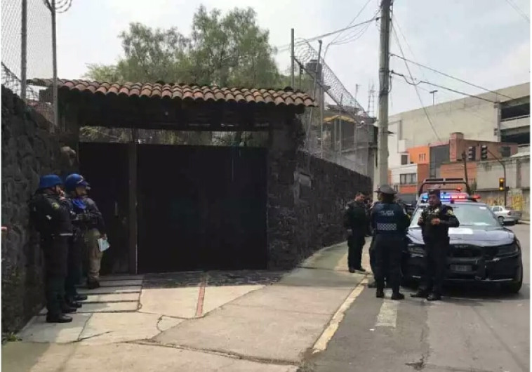 Matan perros pitbull a niña de tres años