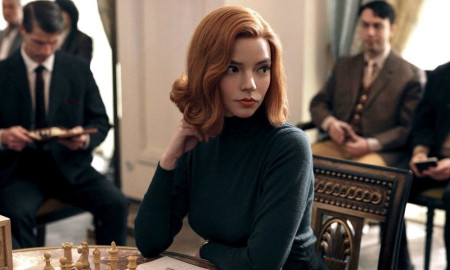 Netflix enfrenta demanda por supuesto sexismo en la serie “Gambito de dama”