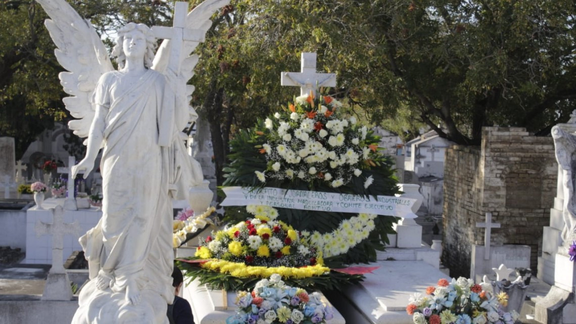 Rinden homenaje a Don Agapito González Cavazos