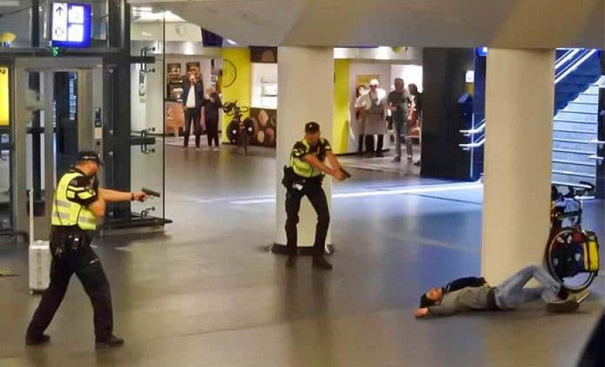 Dan 26 años de prisión a hombre que acuchilló turistas en Ámsterdam 