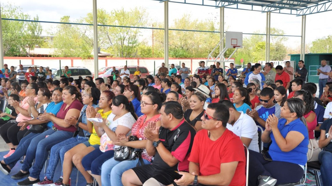 Entrega el INDE uniformes a equipos deportivos en Mier 1 de septiembre de 2018