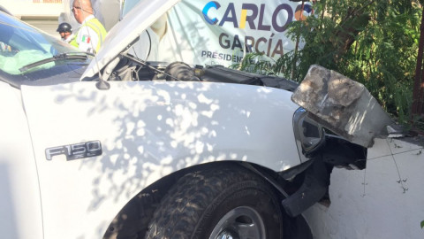 Choque daña propaganda de Carlos "Chito" García